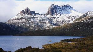 tourism cradle mountain tasmania landscape credit